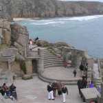 Dit is het Minack theatre: uitgehakt in de rotsen in 1930, direkt aan zee