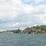 Met een boot zijn we de archipel (duizenden eilandjes) voor de kust bij Stockholm ingevaren