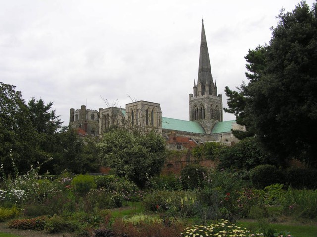 De kathedraal van Chichester: klein maar fijn (klein dan in vergelijking met reuzen zoals de kathedralen van Exeter en York)