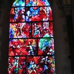 Zelfs beroemde kunstenaars hadden zich niet onbetuigd gelaten, dit raam is van Mark Chagall