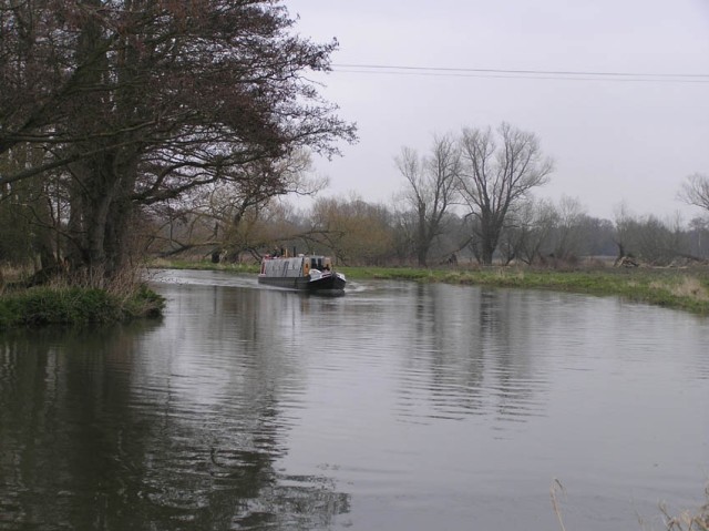 Dit is net als vorige week de rivier de Wey, alleen is hij hier wel bevaarbaar. Dit is een ouderwets turfschip dat als plezierboot gebruikt wordt. Dit soort boten zag je heel veel op de Wey.