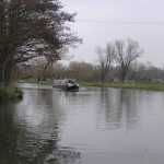 Dit is net als vorige week de rivier de Wey, alleen is hij hier wel bevaarbaar. Dit is een ouderwets turfschip dat als plezierboot gebruikt wordt. Dit soort boten zag je heel veel op de Wey.