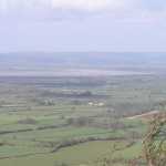 Uitzicht over de Severn Estuary met aan de overkant Wales, gezien vanaf het randje van de Cotswold