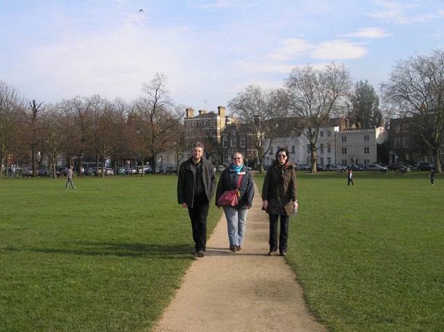 Dit zijn Jeroen, Anne en Hester (Anne's zus), wandelend in Richmond