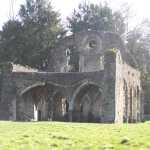 Aan de overkant van de vijver waren de ruines van Waverley Abbey, een twaalfde eeuwse Cistercinzer abdij