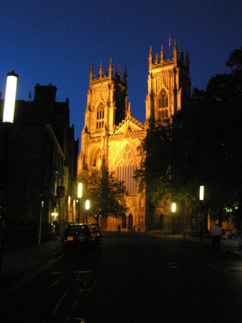 Ook bij nacht is de minster prachtig